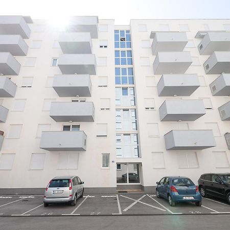 Alpha Level Apartment ซาดาร์ ภายนอก รูปภาพ